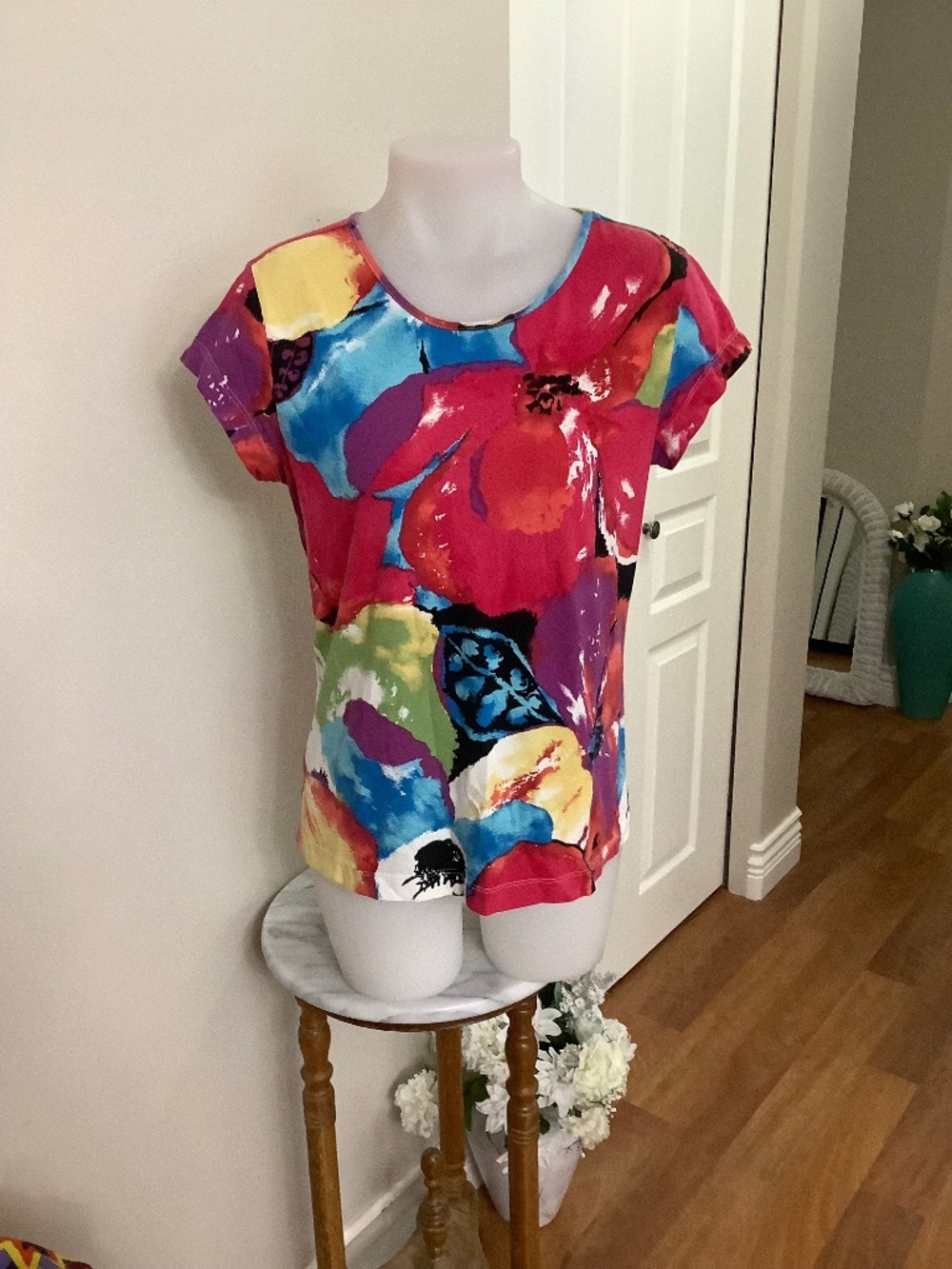 Chicos Colorful cotton tee fits MEDIUM 36-37 bust